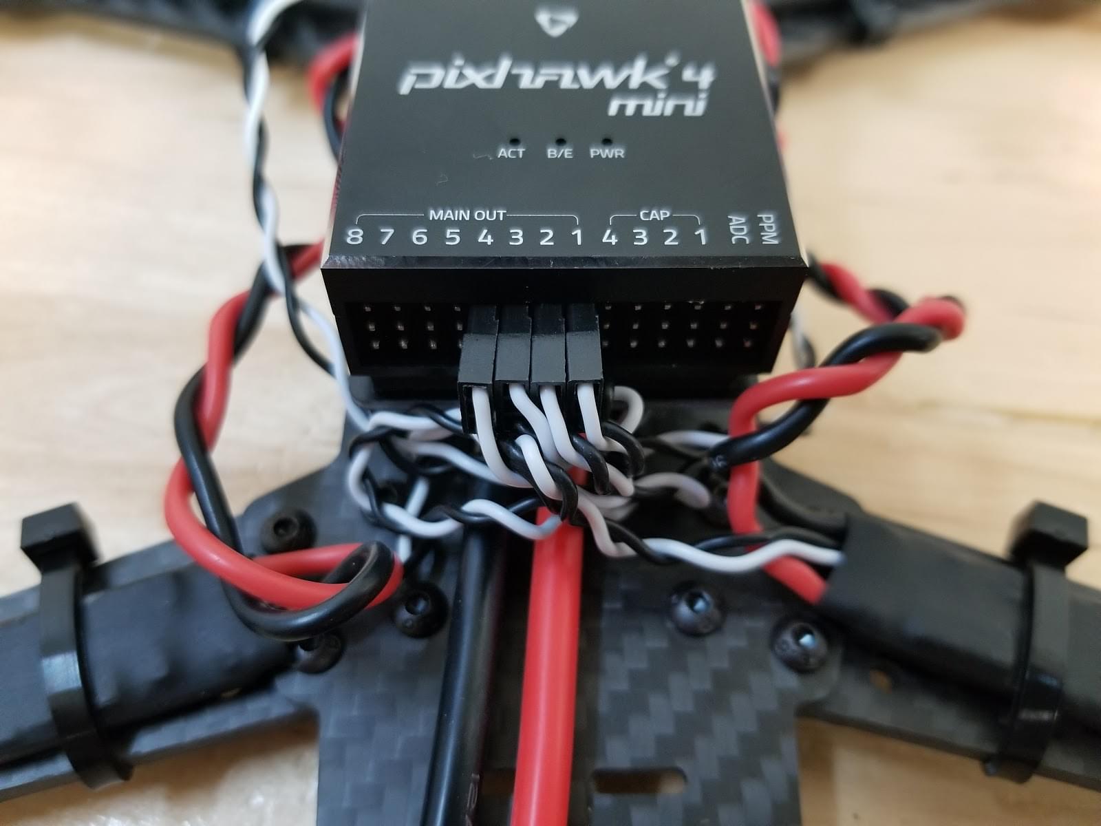 QAV250 将电调连接至 Pixhawk PWM