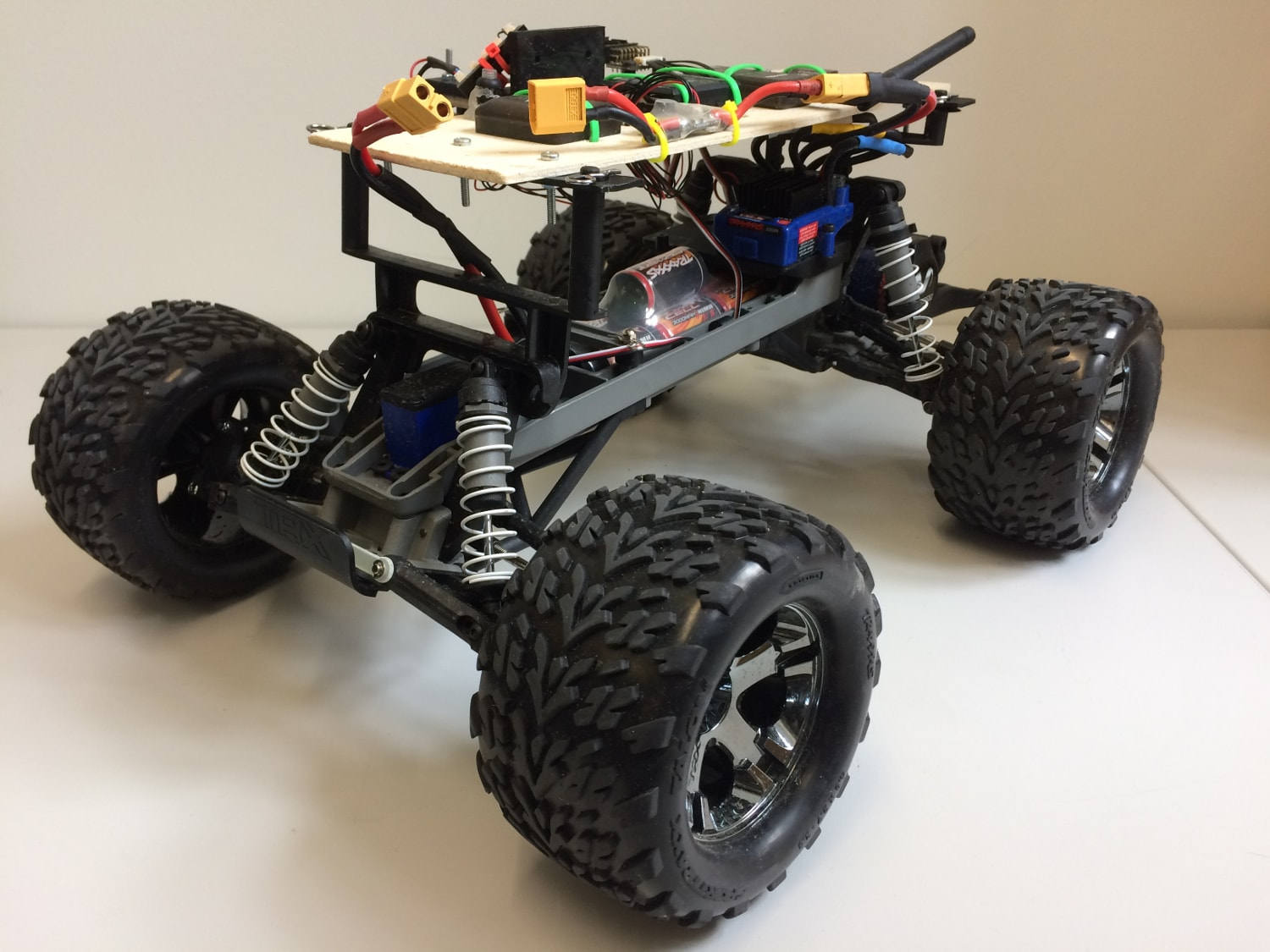 Traxxas Stampede 最后组装